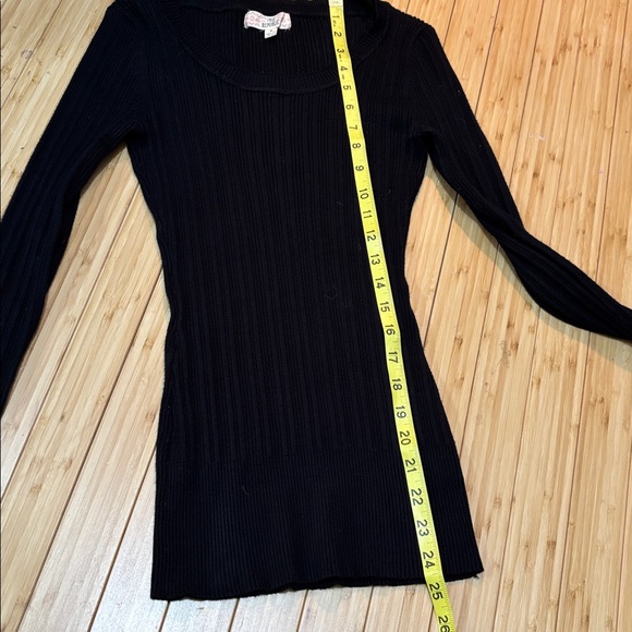 Black size M longline sweater. Button accents on sleeves. - Picture 6 of 10